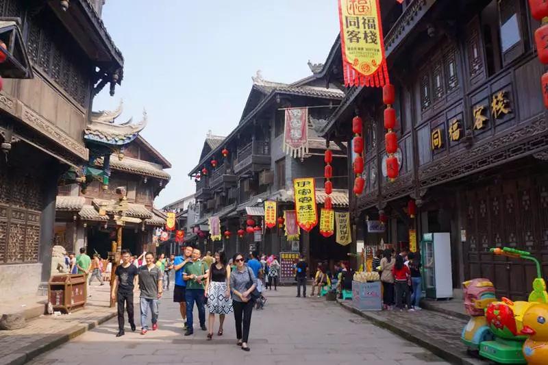 【小吧在现场】久违的漫天金丝带 一场献给米洛耶维奇的胜利